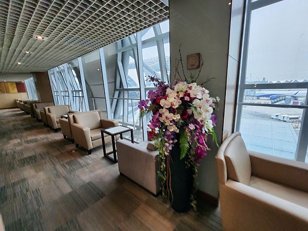 Bangkok Thai Airways Lounge Concourse E image