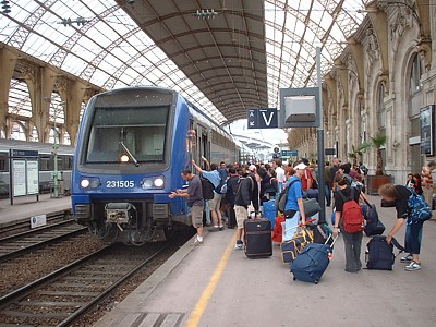 train from nice airport to cannes france