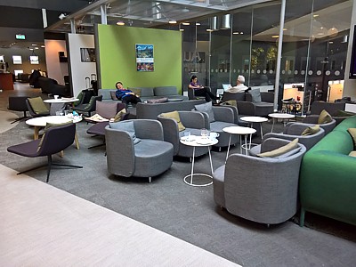 Menzies Aurora pay in Lounge
