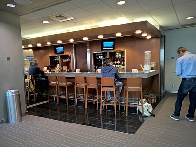 admirals club or centurion lounge phl philadelphia