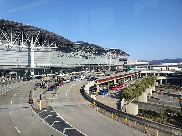 SFO: San Francisco Giants Clubhouse Reviews & Photos - Terminal 3, San  Francisco International Airport