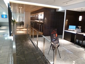 Tokyo ANA Business Class Lounge Satellite 4 image
