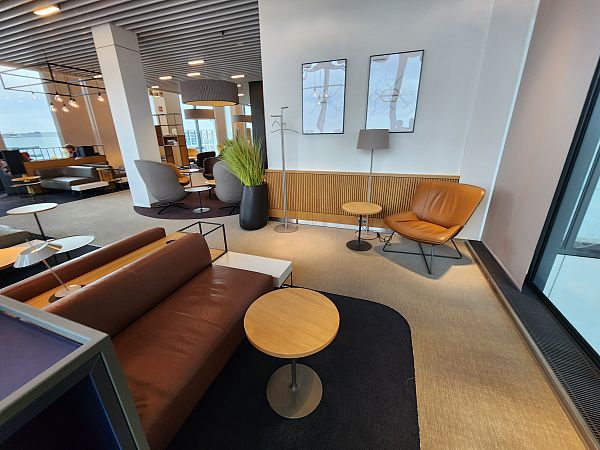 Berlin Brandenburg Lufthansa Senator Lounge image