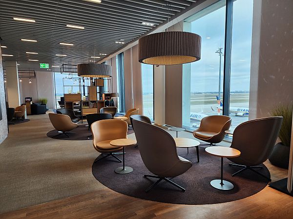 Berlin Brandenburg Lufthansa Senator Lounge image