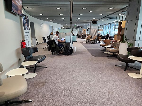 Dusseldorf Lufthansa Business Lounge image