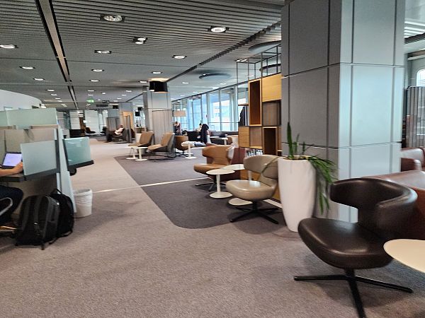 Dusseldorf Lufthansa Business Lounge image