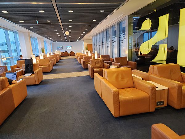 Frankfurt Lufthansa Senator Lounge B43 image