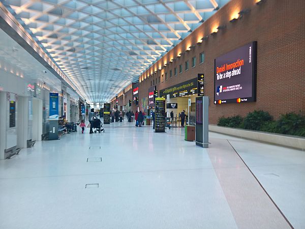 VCE: Venice Airport Guide - Terminal map, airport guide, lounges, bars Sns-Brigh10