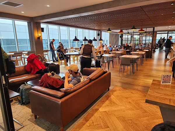 London Gatwick Easyjet Gateway Lounge image