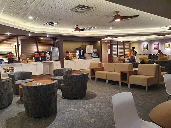 Honolulu Hawaiian Airlines Premier Club Lounge