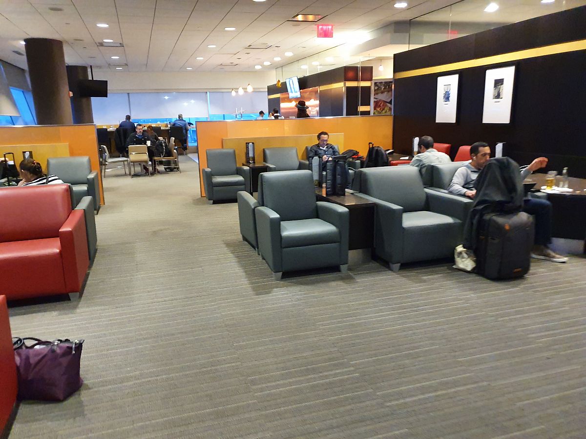 JFK: American Airlines Admirals Club Lounge New York JFK review |  Loungeindex