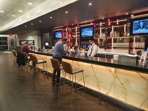 Delta Sky Club Jfk Terminal 4 New York Lounge Review Loungeindex
