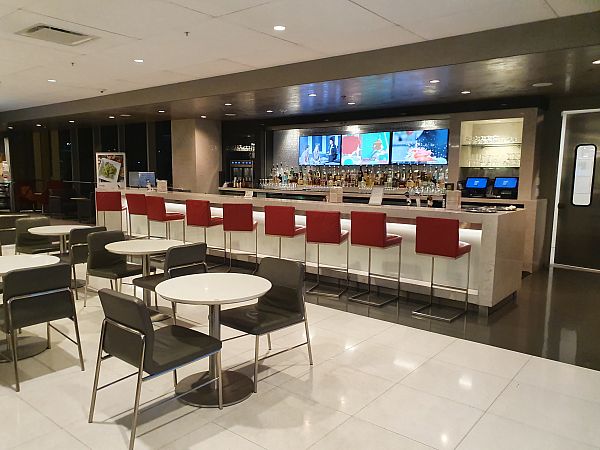 American Airlines Admirals Club D15 Lounge
