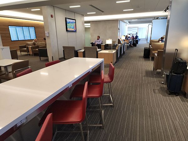 Chicago American Airlines Admirals Club Lounge