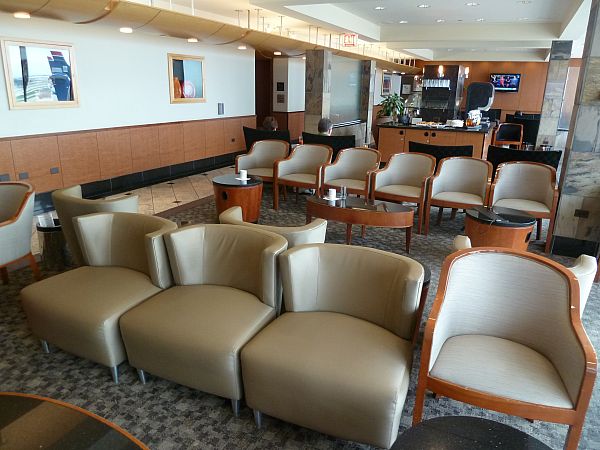 Chicago Delta Airlines Sky Club Lounge
