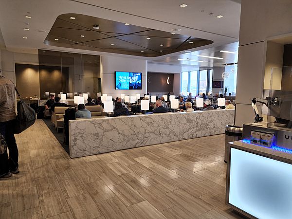 United Airlines Terminal 3 Concourse E Lounge