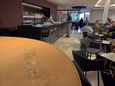 Qantas Domestic Business Lounge Perth Qantas Domestic Business Class Lounge image