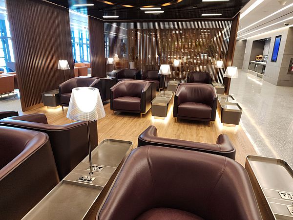 Doha Qatar Gold Lounge South image