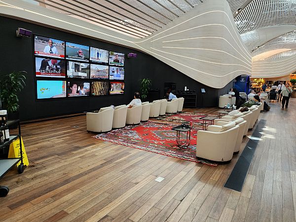 Istanbul Turkish Airlines Business Lounge image