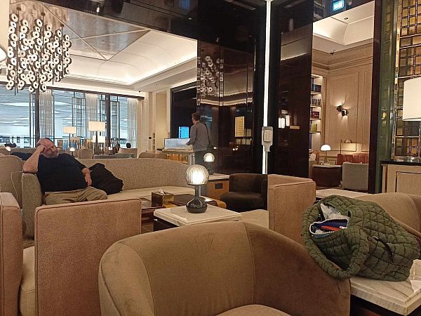 Bahrain Gulf Air Gold Lounge image