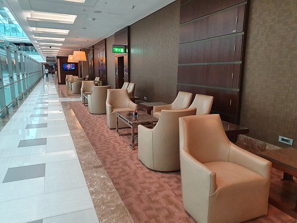 Dubai Emirates First Class Lounge A image