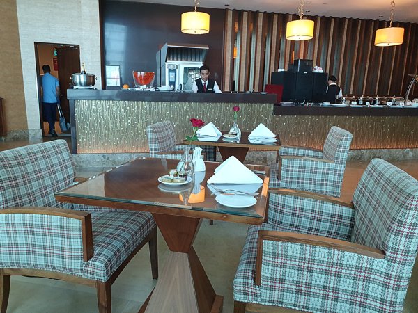 Dubai Emirates First Class Lounge A image